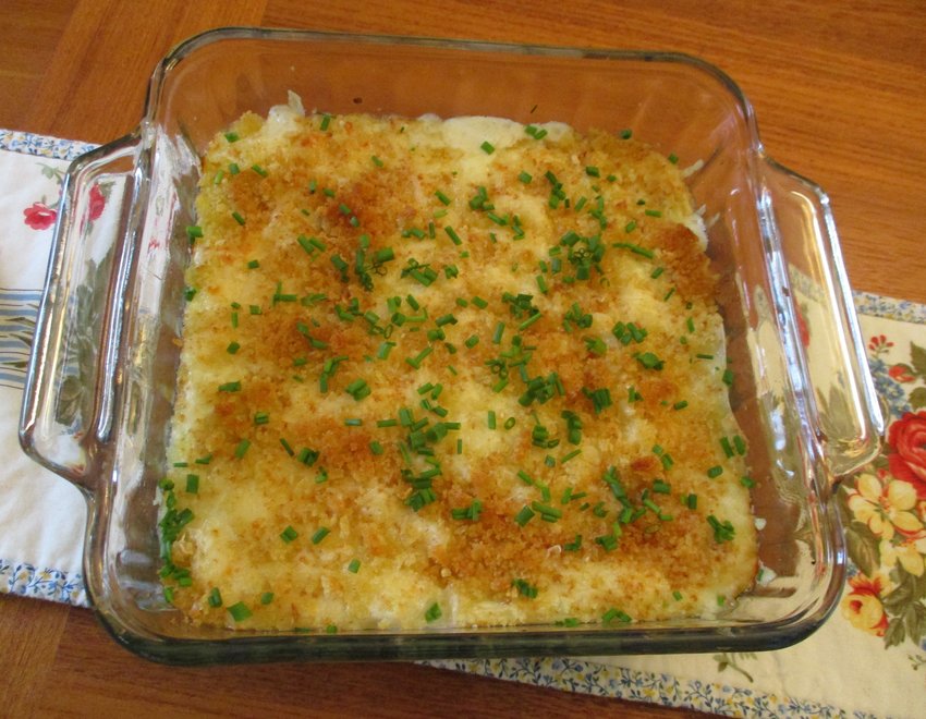 A dish of gratinéed leeks.